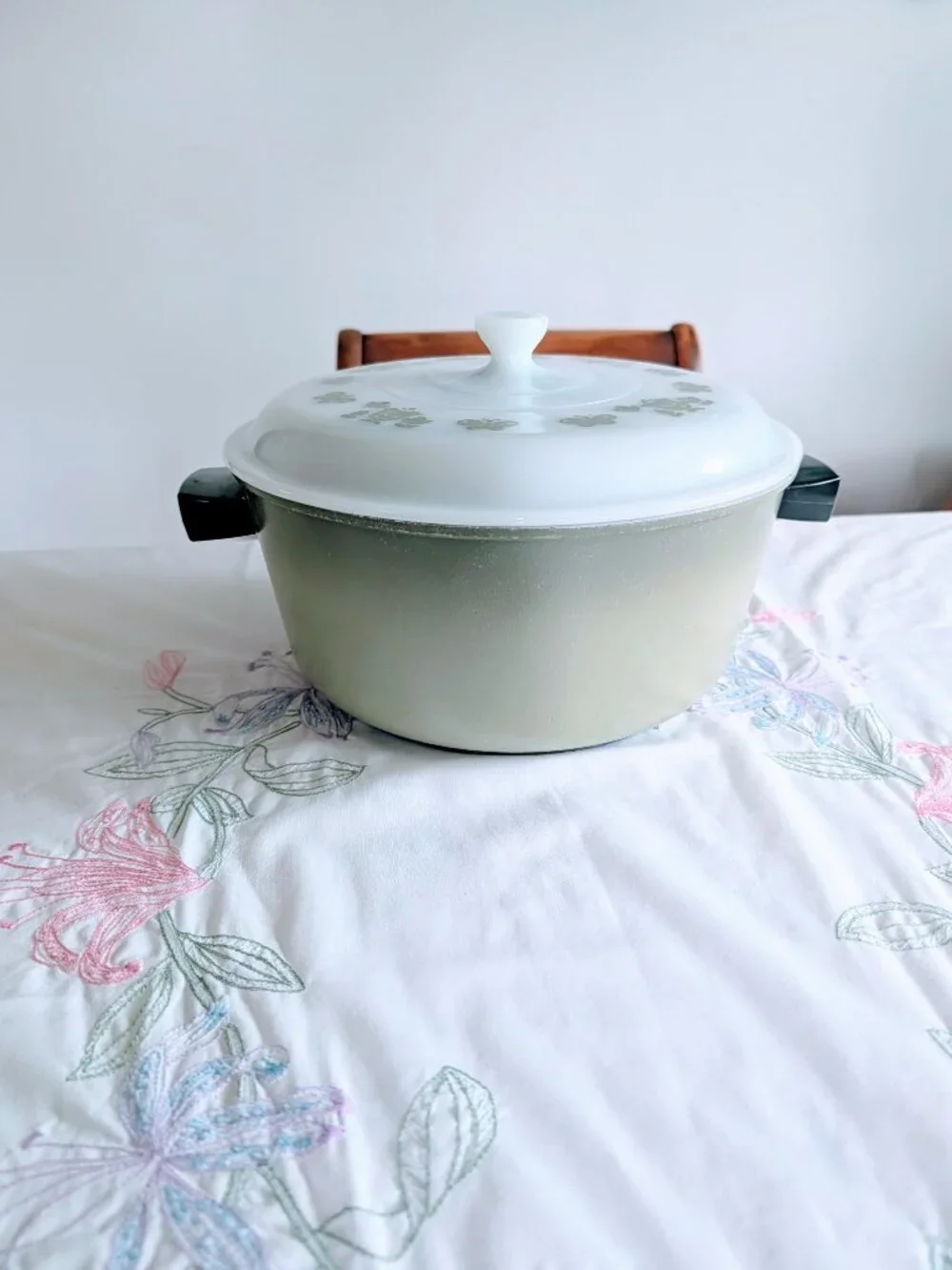 VTG Regal Ware Avocado Green Dutch Oven w/ Fire-King Green Tulip Flower Lid MCM